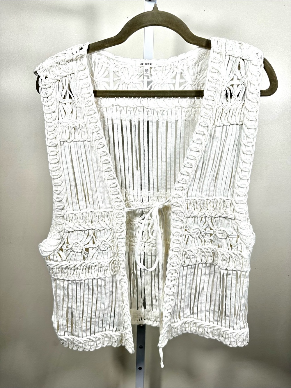 G69. Boho White Crochet Open-Front Vest  pit to pit 20”